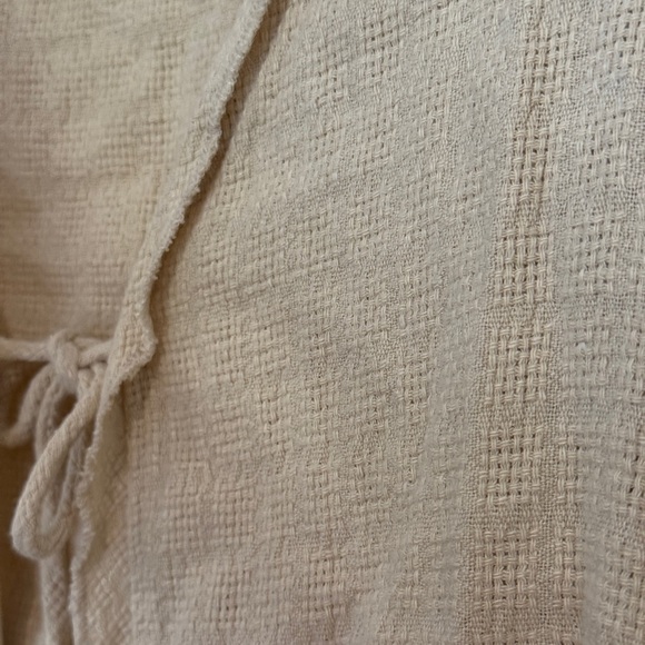 Cream Tie-Front Textured Crop Blouse with Flared Sleeves - Picture 3 of 5